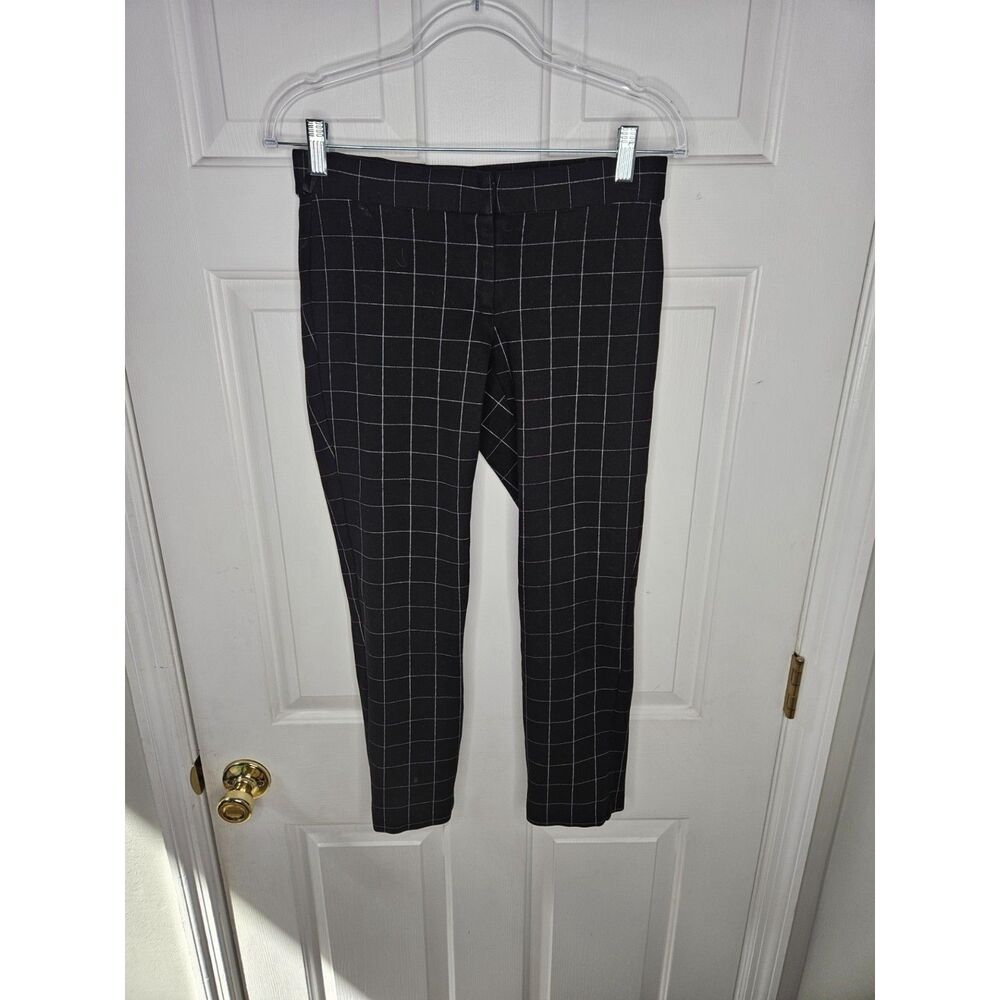 Amanda & Chelsea Size 0 Black With White Stripes